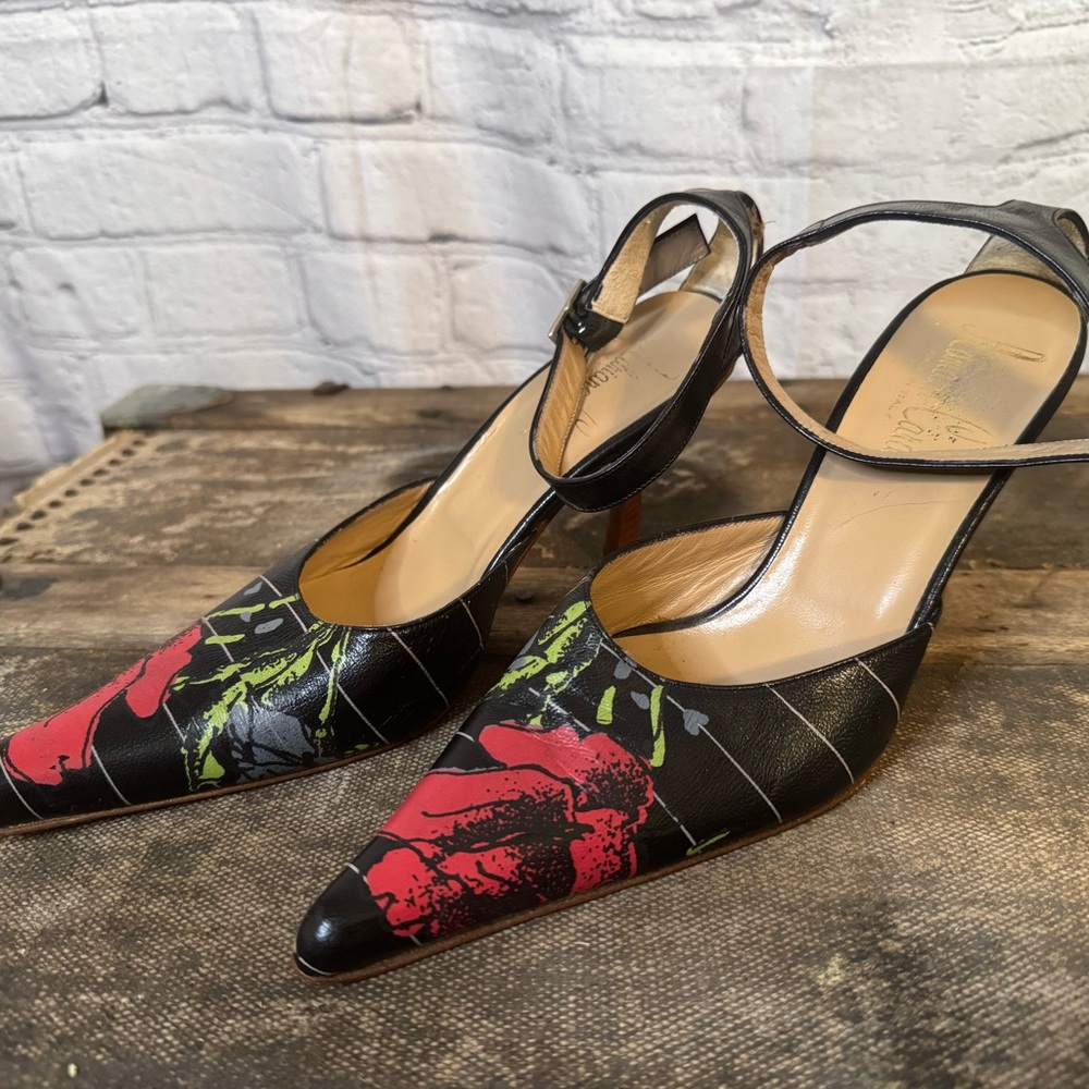Adriana Caras Statement Heels Black Leather Red Floral Art size 6 Pointed Toe